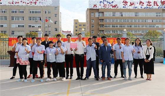 欣靈生產(chǎn)A隊榮獲拔河比賽冠軍
