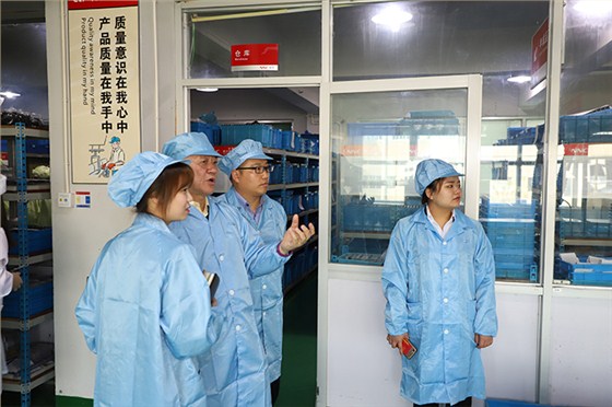 謝青勛老師回訪(fǎng)欣靈電氣