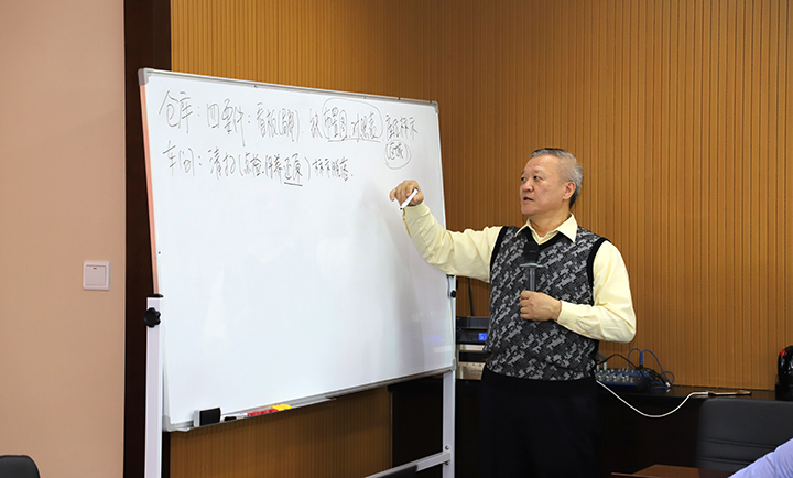 謝慶勛老師做查訪(fǎng)總結